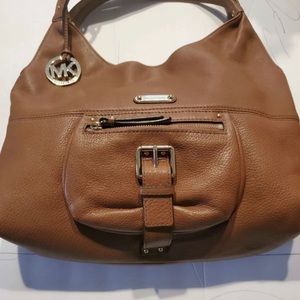 Michael kors bag like new. Only used once.